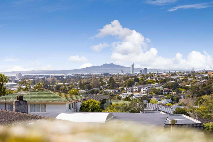 6 Woodcote Drive_1