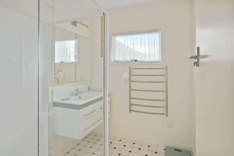 24 Neale Avenue Stoke_11