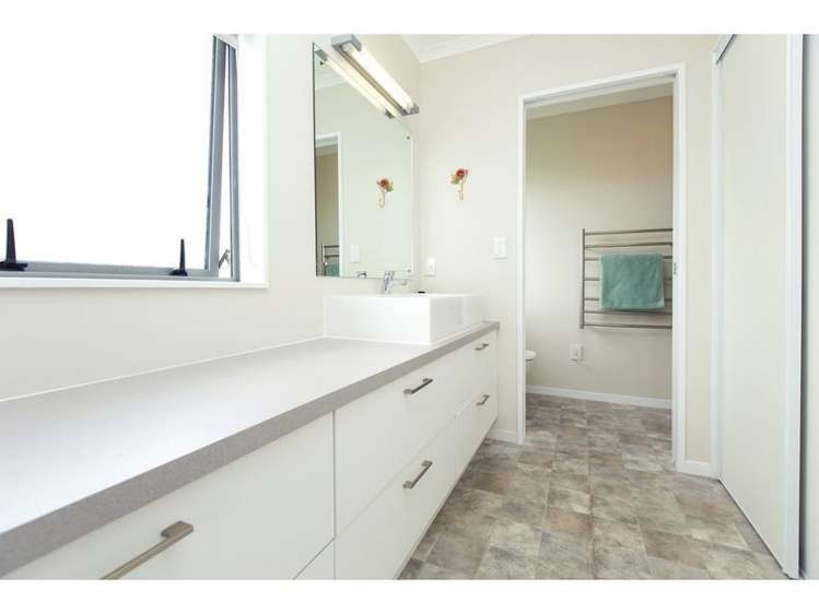 8 Bloomfield Rise Stanmore Bay_7