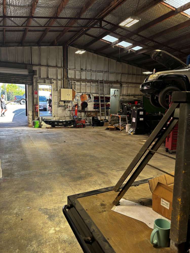 64 View Road Mangakakahi_3