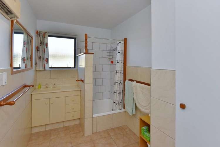 48 Seadown Crescent Amberley_11