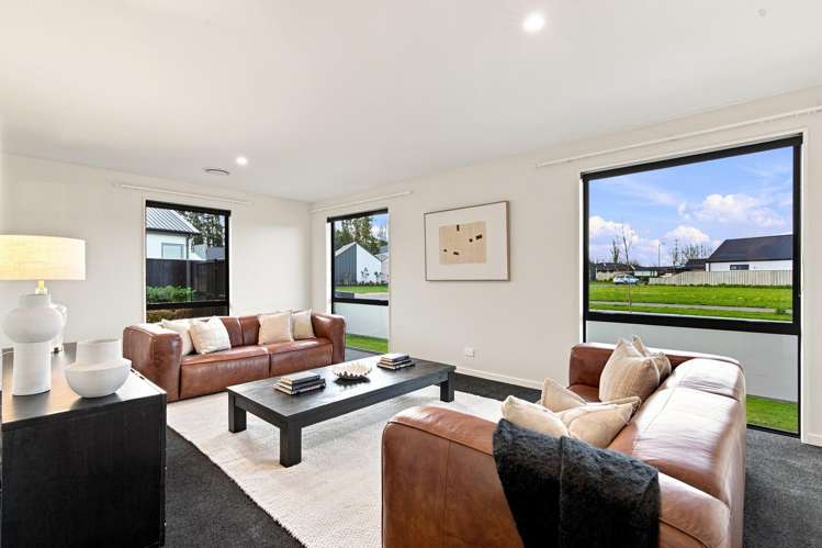 56 Carnaveron Drive Lincoln_11