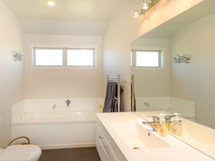 27 Botanical Heights Drive Waipahihi_10