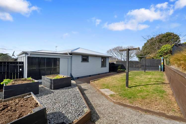 79 Mould Street Waitara_19