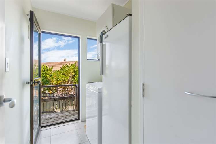 2/93 Athena Drive Totara Vale_12