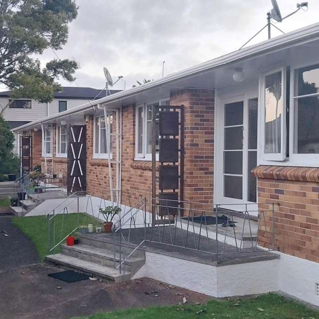 2 BEDROOM UNIT IN MT ALBERT