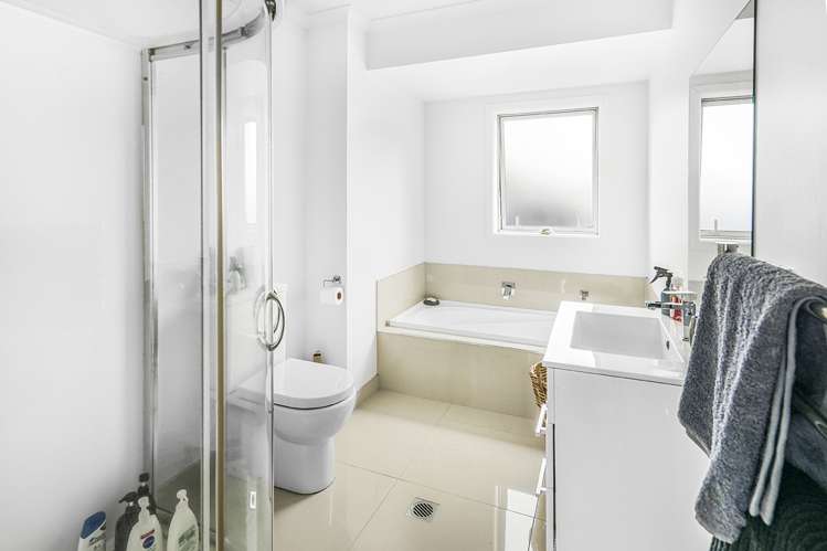 1/9 Vialou Street Hamilton Central_9