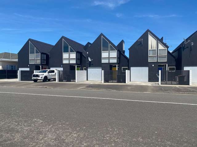 Fully furnished modern Townhouse