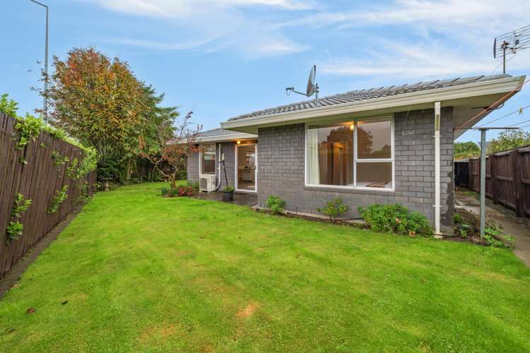 2/15 Dumfries Drive Hei Hei_1