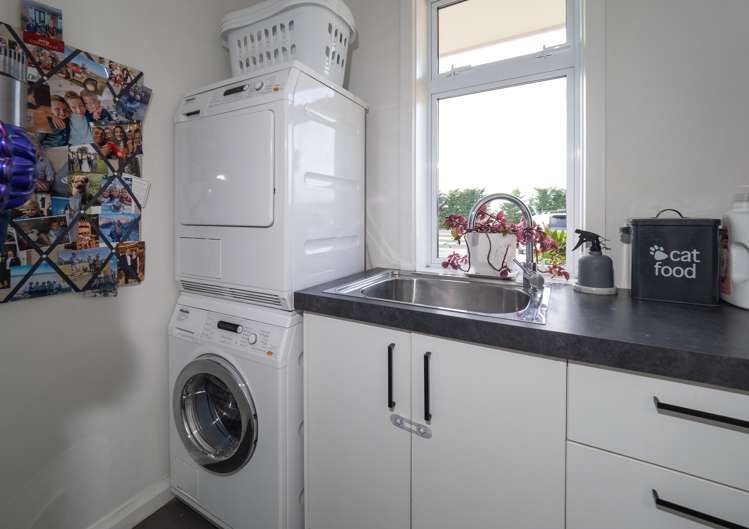 241 Grahams Road Willowby_18