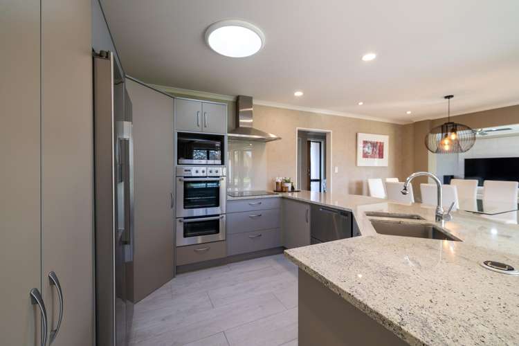 6 Shadbolt Drive Leamington_7