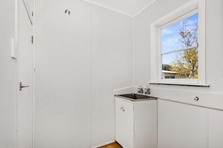 5 Bythell Street Wainuiomata_13