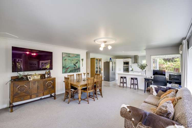 2 Fern Grove Taradale_8