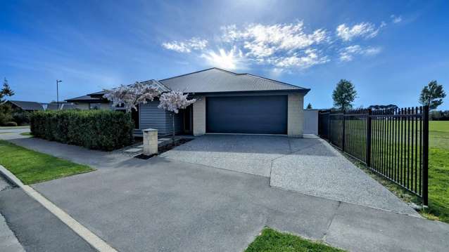 Modern Warm 3bdr home in Knight Stream.