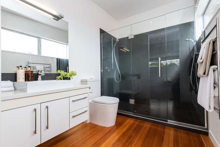 33 Luplau Crescent Cockle Bay_13