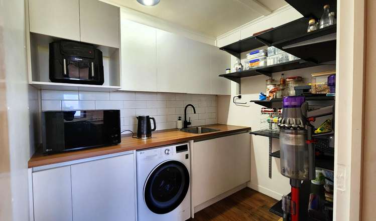 2041 Egmont Road Kaimiro_8