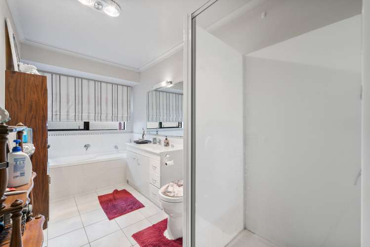 81 Royal Road Massey_11