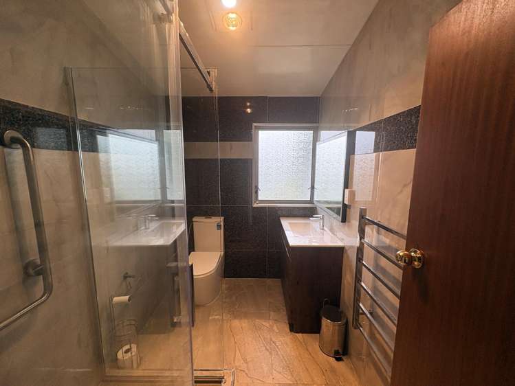 212 Sunnybank Crescent Camberley_5