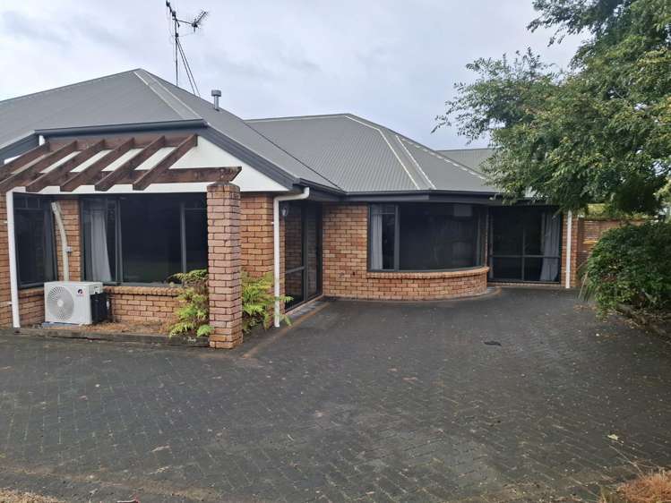 24 Oaklands Drive 11373_2