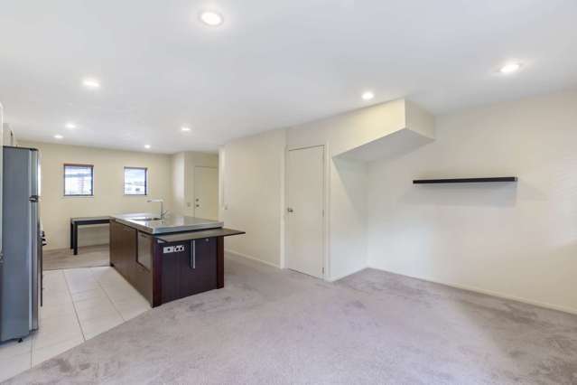 43/21 Hunters Park Drive Three Kings_4