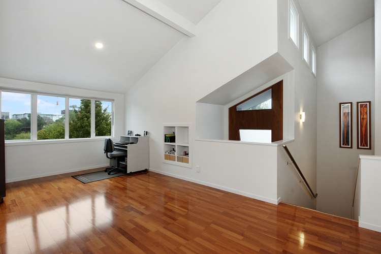 132 River Road Hamilton East_12