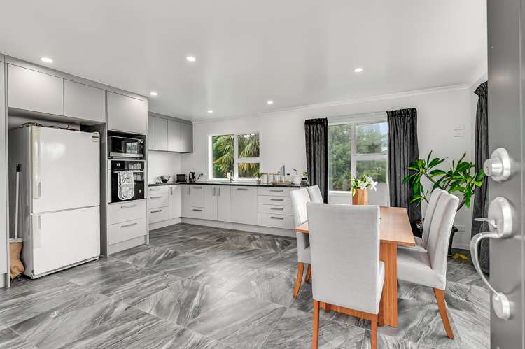 5a Morrison Crescent Glenview_12