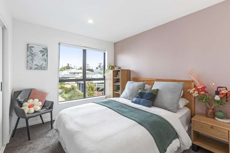 1/1a Royal View Road Te Atatu South_13