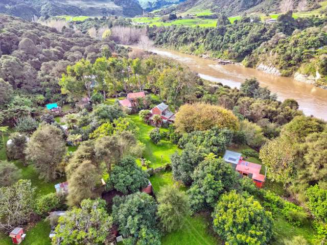 3081 Whanganui River Road Parikino_4