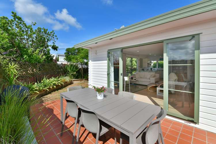2/10 Ross Crescent Orewa_14