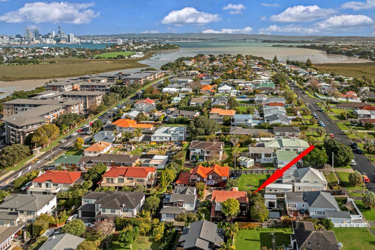 2/1 Aramoana Avenue Devonport_29