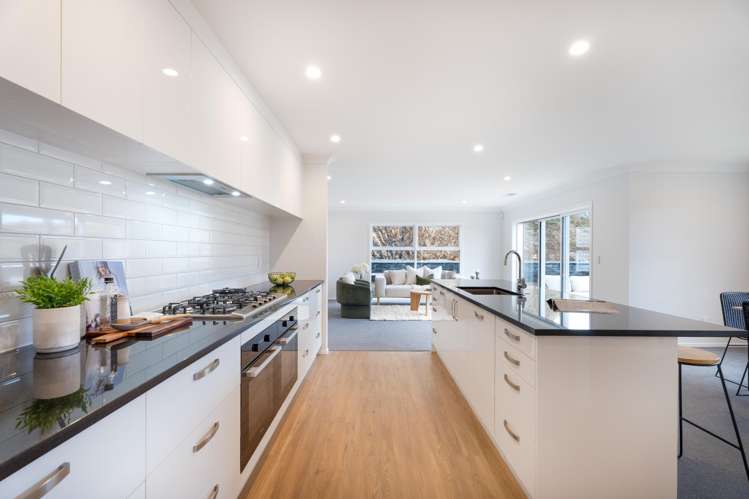 83 Queen Charlotte Drive Aotea_9