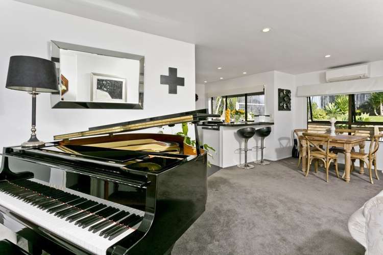 2/7 Seaview Avenue Northcote_5