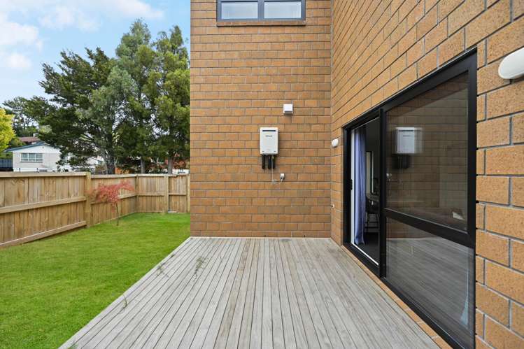 2/4 Oku Close Hillcrest_13