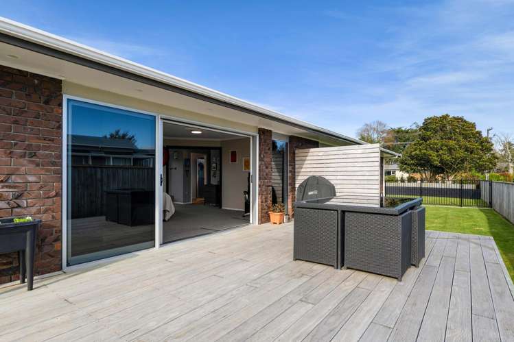 100 Pembroke Road West Stratford_23