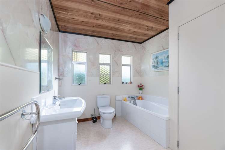 4/89a Royal Road Massey_12