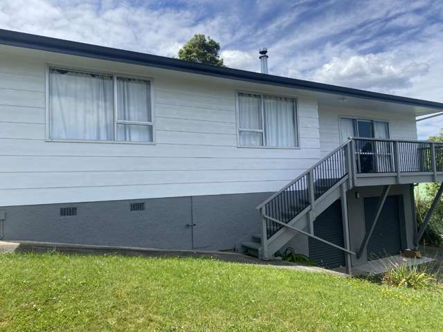 Sunny 3 bedroom property close to Nelson City