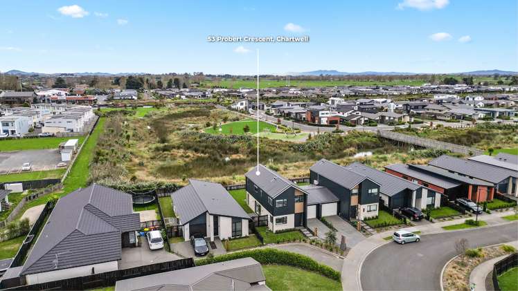 53 Probert Crescent Chartwell_10