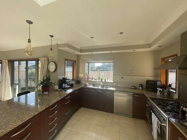 128 Lake Terrace Road Burwood_1