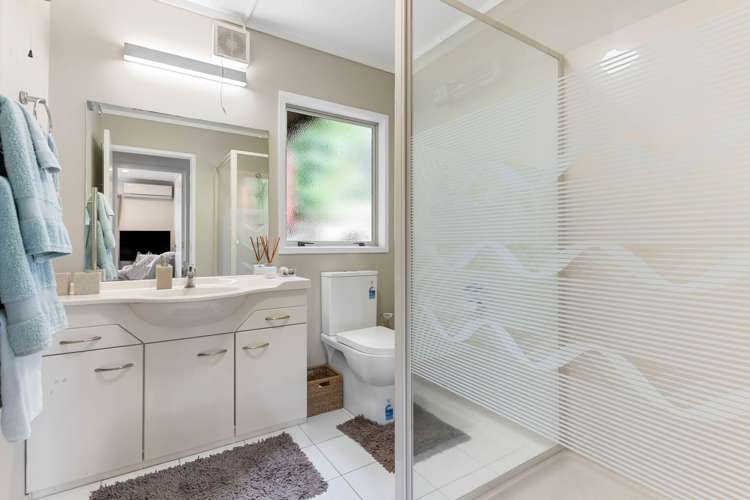 14 Longfellow Parade Glen Eden_16