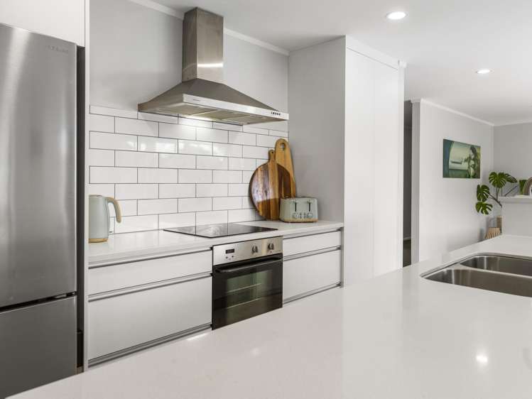 60 Intrepid Crescent Beachlands_8