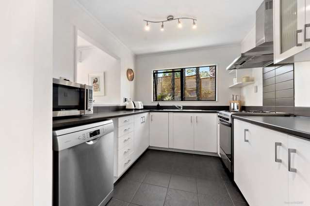 87 Captain Scott Road Glen Eden_2