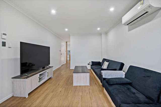 Modern Freehold Living in the Heart of Howick!