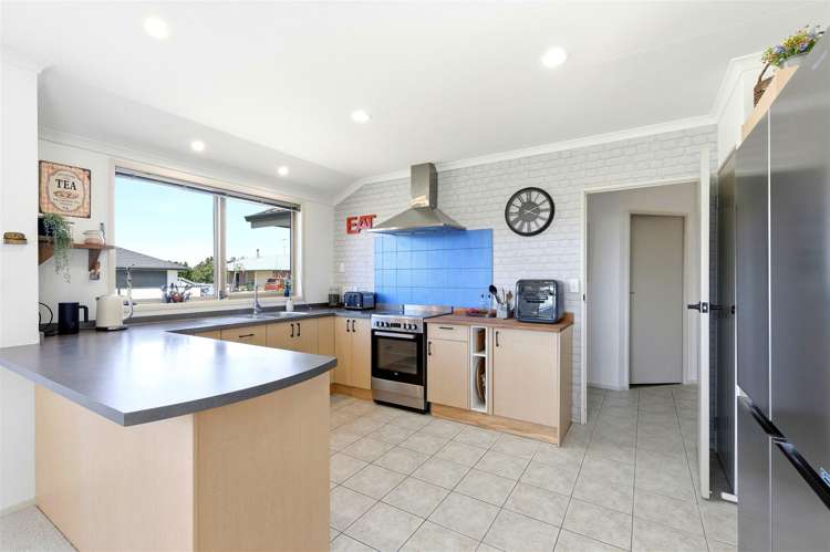 62 Sanderlane Drive_2