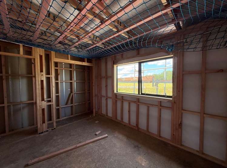 Unit 2, 95 Otuwairoa Esplanade Papakura_11