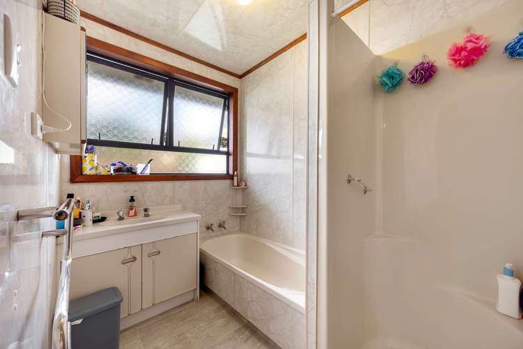 8 Ngaturi Grove Wainuiomata_10