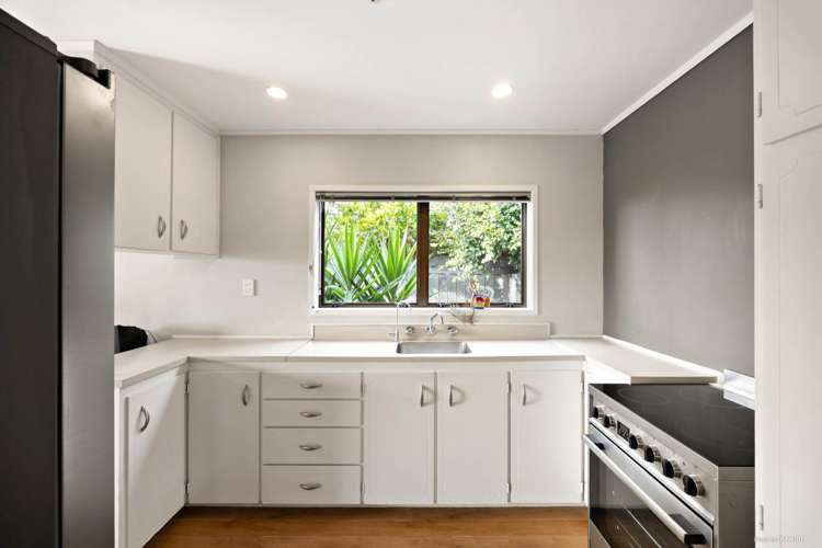 6 Beauchamp Drive Massey_9