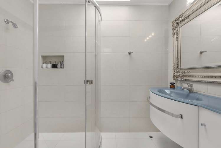 2/4 Gill Road Eastbourne_15