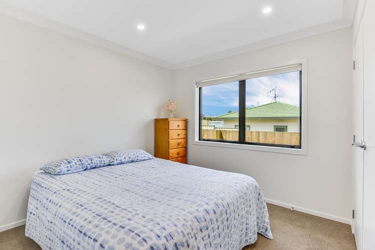 2/33 Cowley Drive Temple View_6