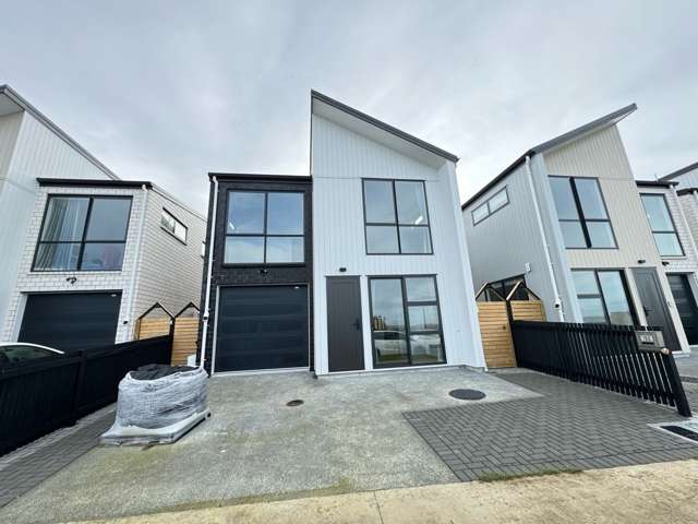 Near New Family Home in Hobsonville with Seaview