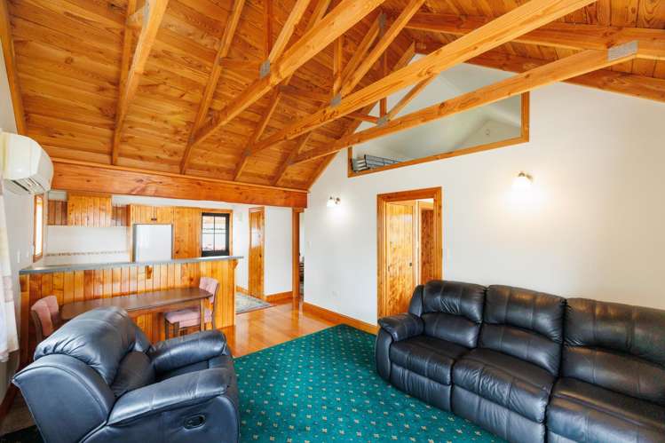 121-123 High Street Bulls_18